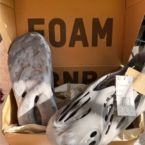 Yeezy Foam RNR in Gray
